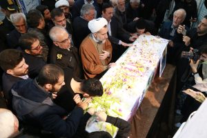 اقامۀ باشکوه نماز جمعه قزوین با حضور پیکر مطهر شهید فراجا